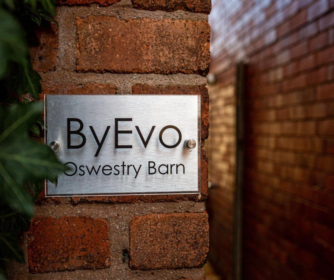 Byevo Oswestry Barn - Quirky Romantic Retreat Or Cosy Contractor Base Exterior photo